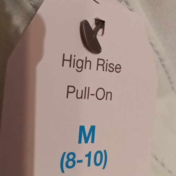 Shorts - Picture 9 of 10